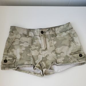 SOLD ON DEPOP Arizona Jean Camo Shorts